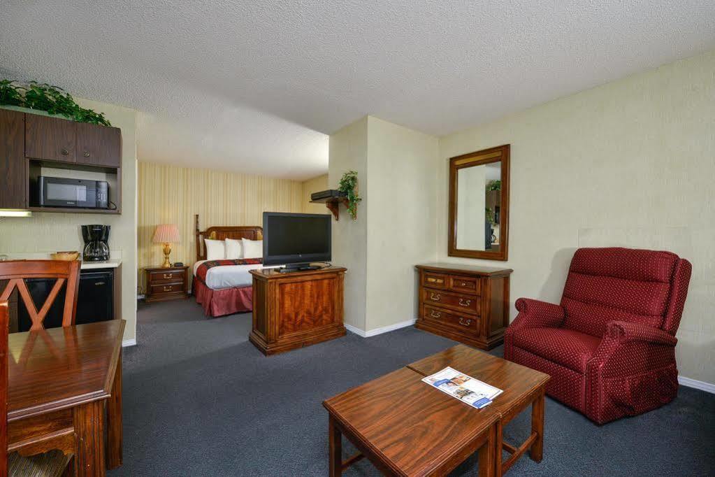 Americas Best Value Inn & Suites - Lancaster Eksteriør billede
